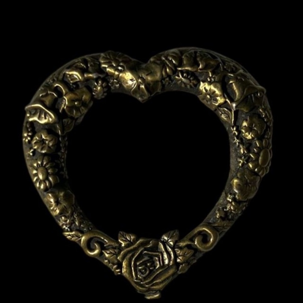 JJ Floral Heart-Shaped Decorative Brooch Gold Tone Brassy Tone